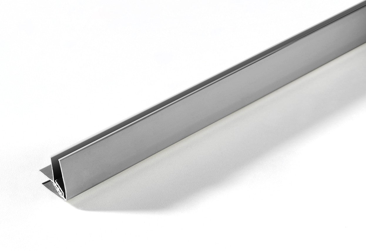 Profil d'angle en PVC pour lambris 8 mm épais.