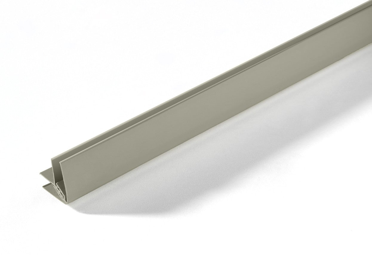 Profil d'angle en PVC pour lambris 8 mm épais.