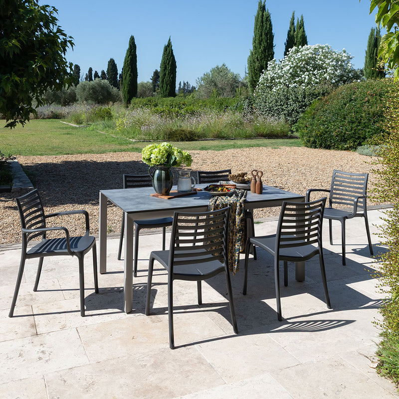 Lot table Greggia 160 x 95 cm + 4 chaises + 2 fauteuils Sunday