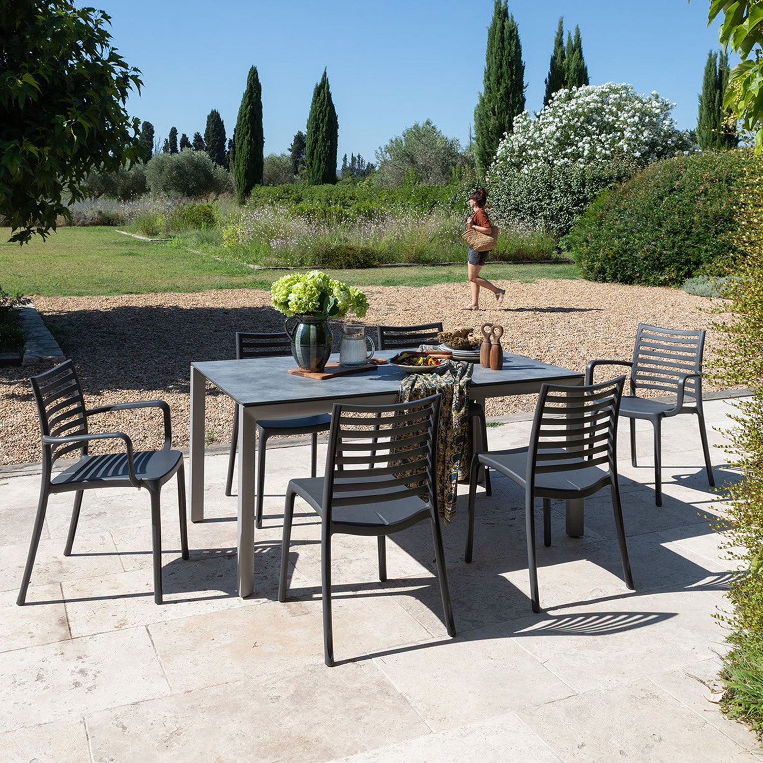 Lot table Greggia 160 x 95 cm + 4 chaises + 2 fauteuils Sunday