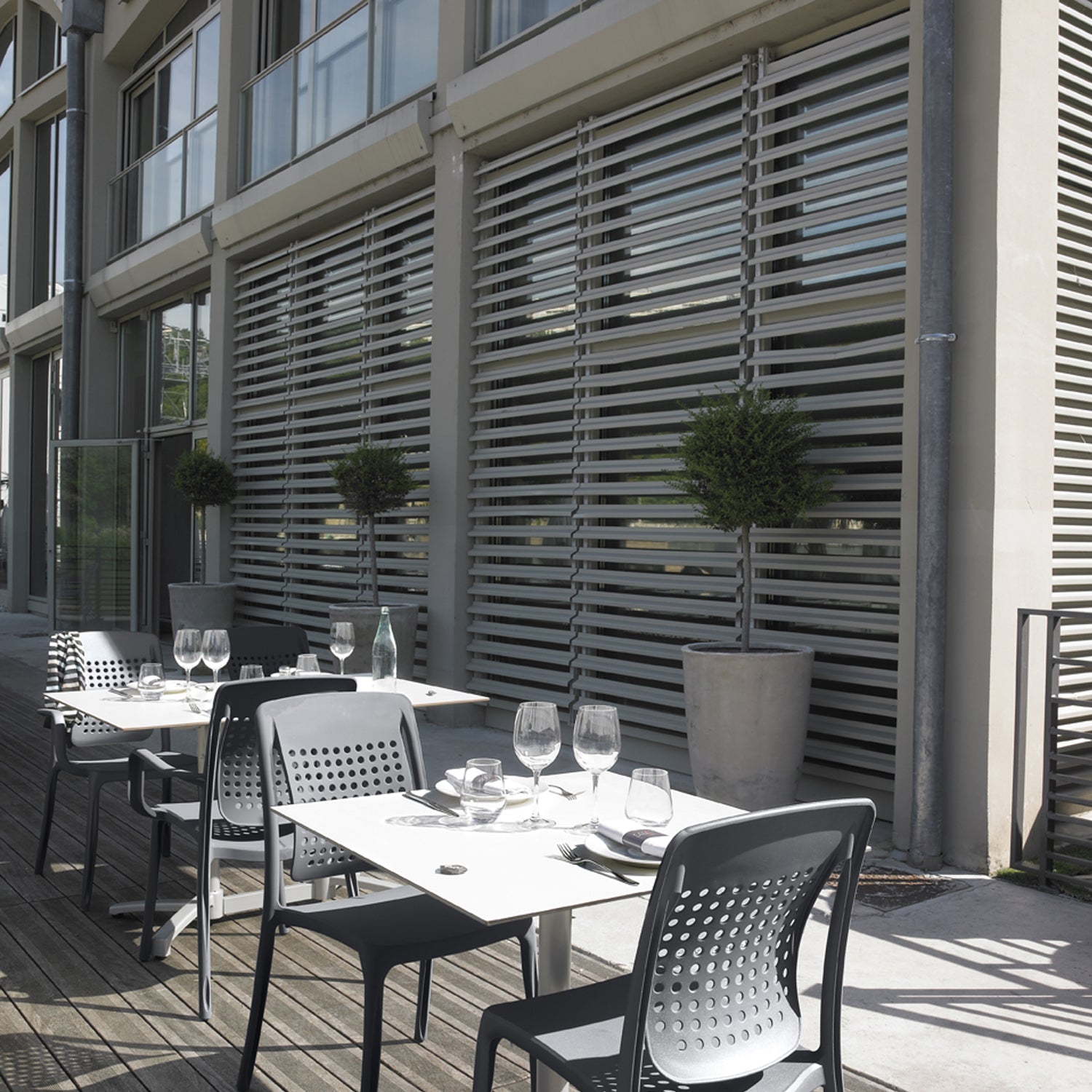 Lot table Carreaux de ciment 165 x 100 + 6 fauteuils Factory